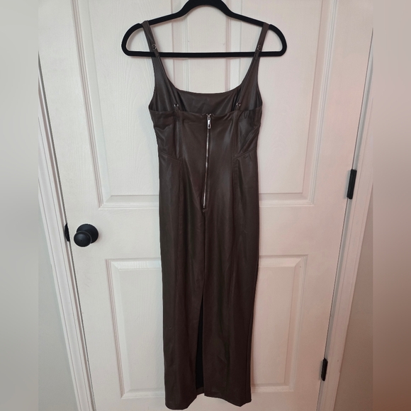 Bershka cut out front strappy faux leather midaxi dress in chocolate - Picture 4 of 10